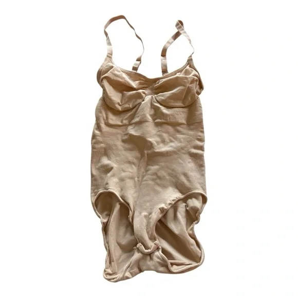 SKIMS sculpting snaps bodysuit- L/XL in color sand - Picture 2 of 5